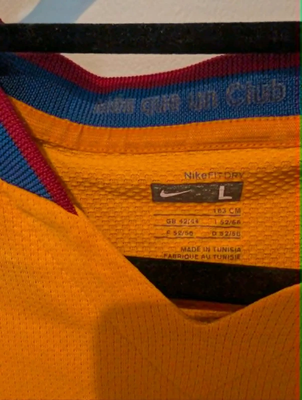 2006/07 FC Barcelona Away Shirt - Ronaldinho #10 (Large) - Image 2