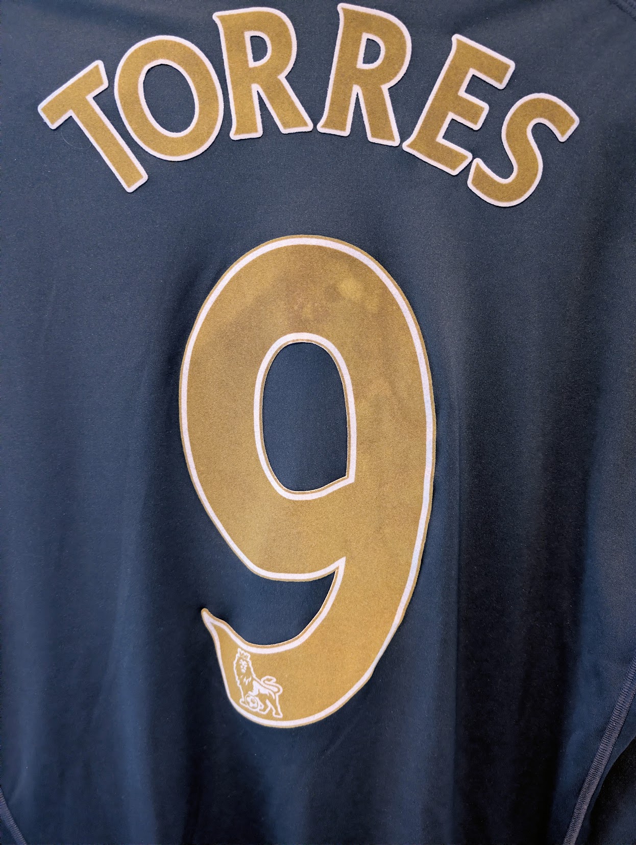2009/10 Liverpool Away Shirt Torres #9 (M) - Image 5