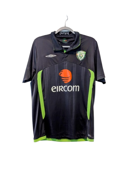 Authentic 2009 Ireland third football shirt Umbro dark grey size Large FAI